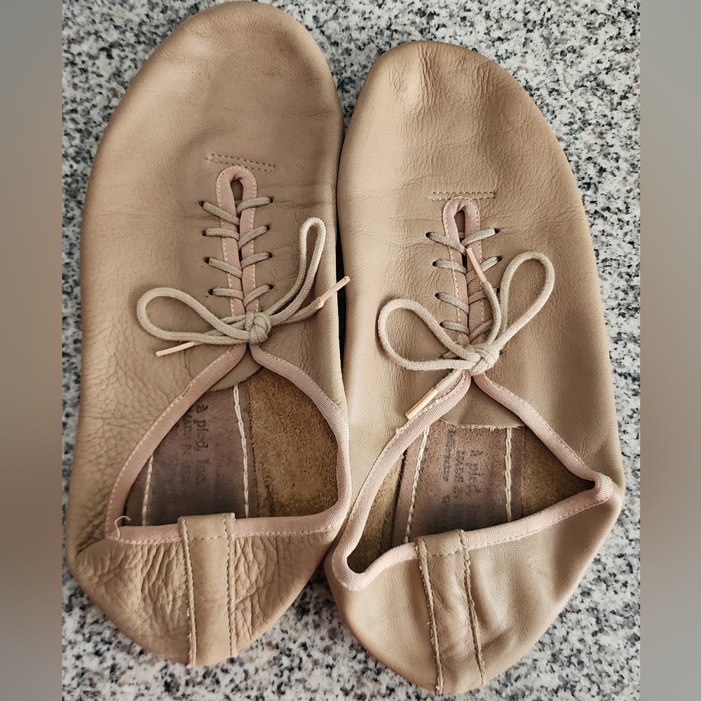 A Pied Inc Beige Jazz Dance Shoes Size 7.5
